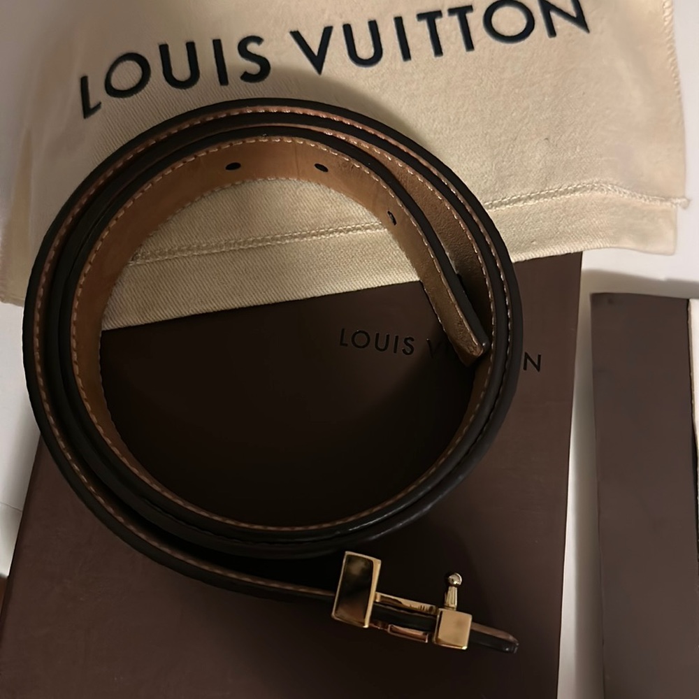 Louis Vuitton belt never worn with receipt box & dust bag